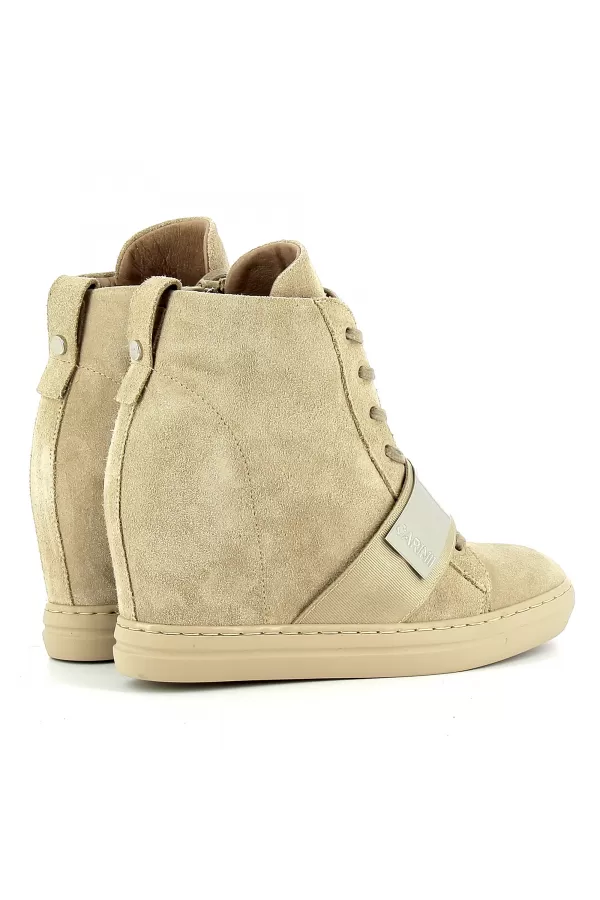 Zobacz Beżowe sneakersy na koturnie CARINII--B8176-O17-000-000-B88