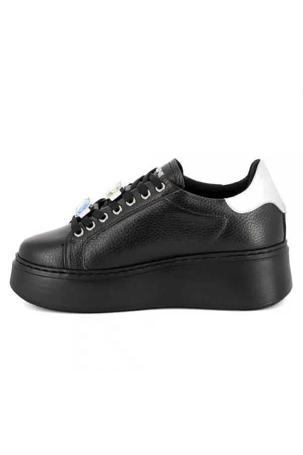 Zobacz Czarne skórzane sneakersy CARINII--B8775-J23-000-000-F69
