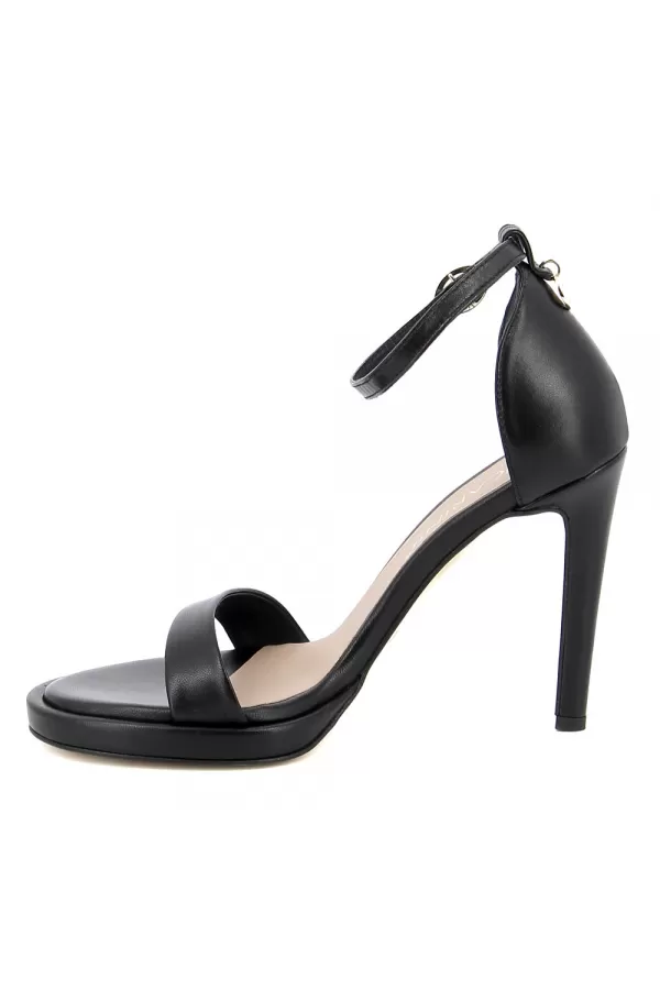 Zobacz Czarne sandały na szpilce CARINII--B8831-E50-000-000-A13