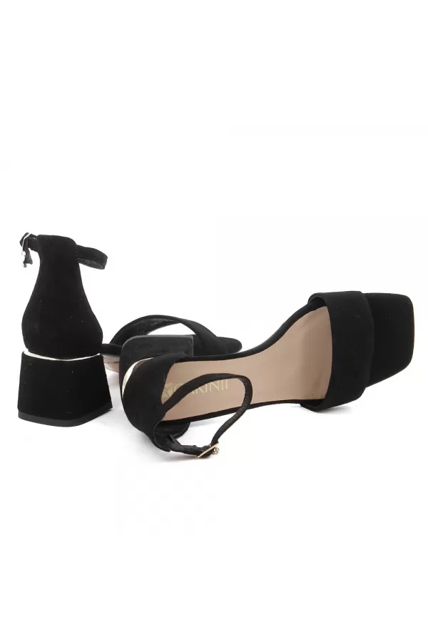 Zobacz Czarne zamszowe sandały CARINII--B8886-063-000-000-F88