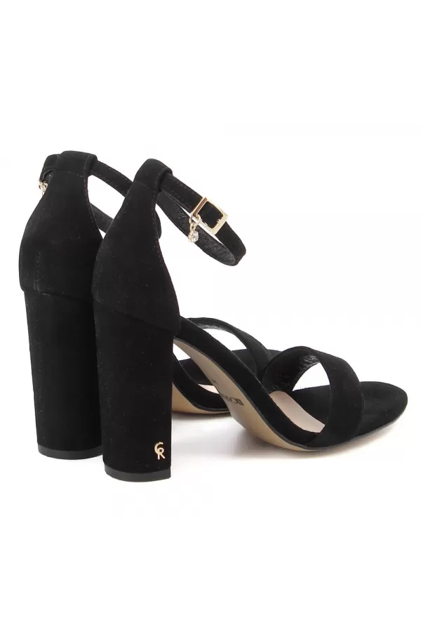 Zobacz Czarne sandały zamszowe  CARINII--B8898-H20-000-000-F89