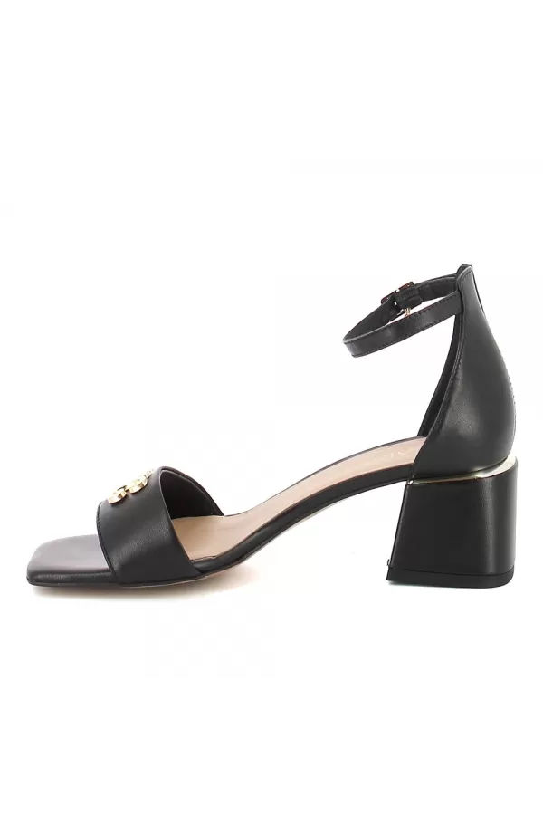 Zobacz Czarne sandały damskie CARINII--B8917-E50-000-000-F88