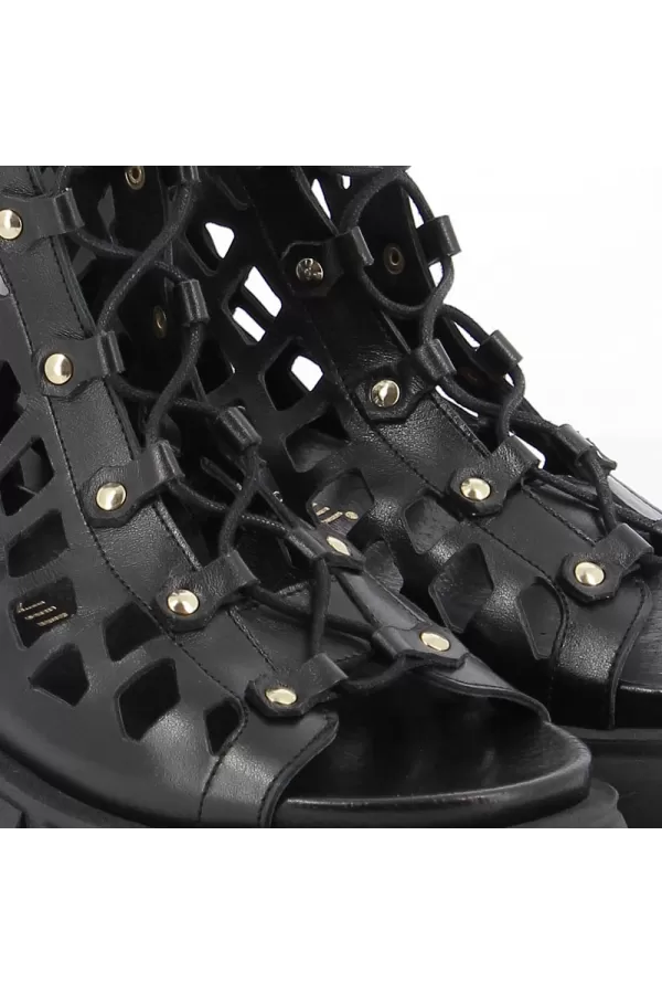 Zobacz Czarne ażurowe sandały CARINII--B9014-E50-000-000-G02