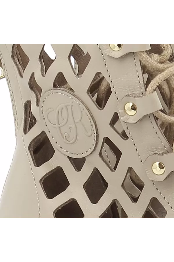 Zobacz Beżowe ażurowe sandały CARINII--B9014-R77-000-000-G02