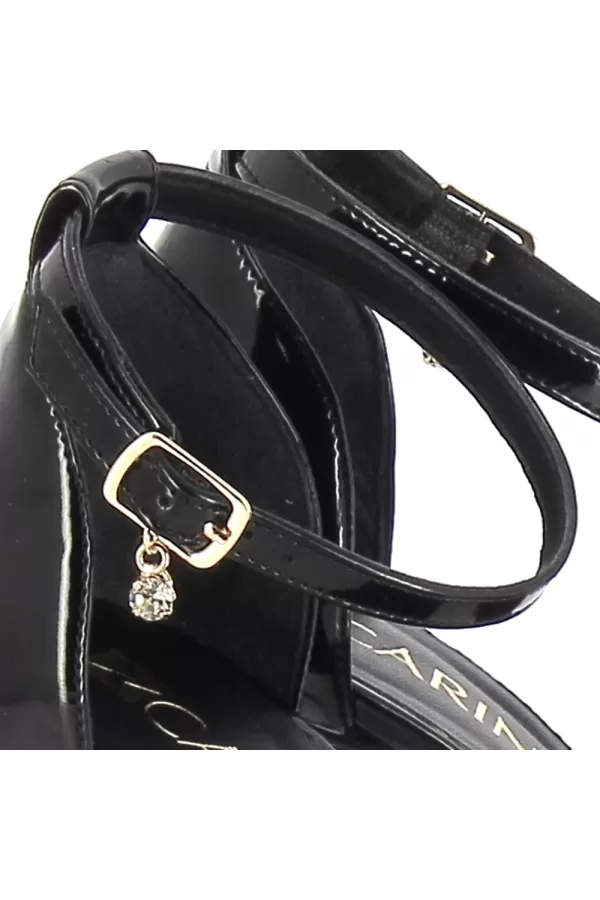 Zobacz Czarne sandały lakierowane CARINII--B9015-037-000-000-000