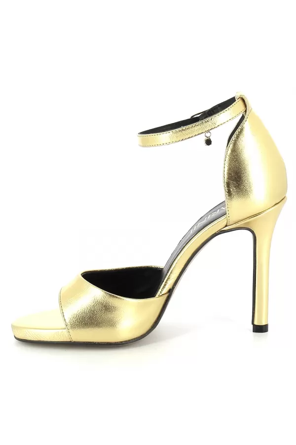 Zobacz Złote sandały na szpilce CARINII--B9015-S99-000-000-000