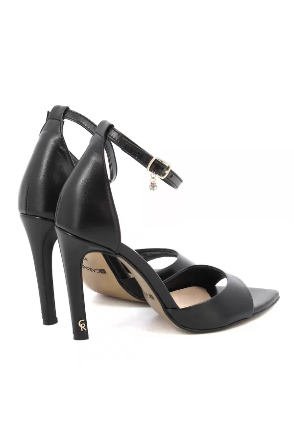 Zobacz Czarne sandały na szpilce CARINII--B9030-E50-000-000-000