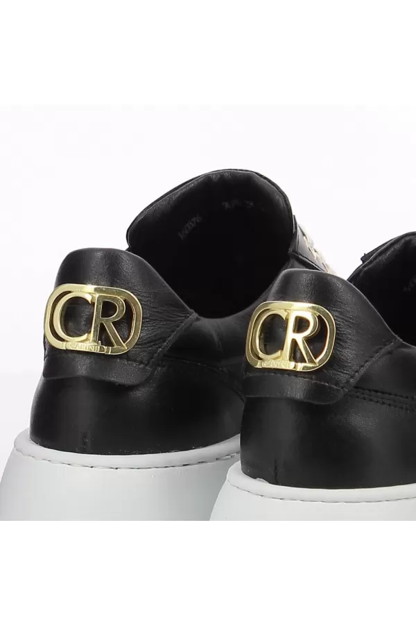 Zobacz Czarne sneakersy na platformie CARINII--B9040-E50-000-000-000
