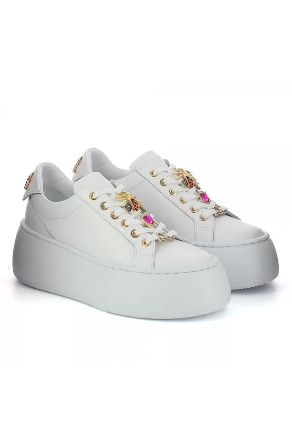 Zobacz Białe sneakersy z ozdobami CARINII--B9040O-L46-000-000-G23
