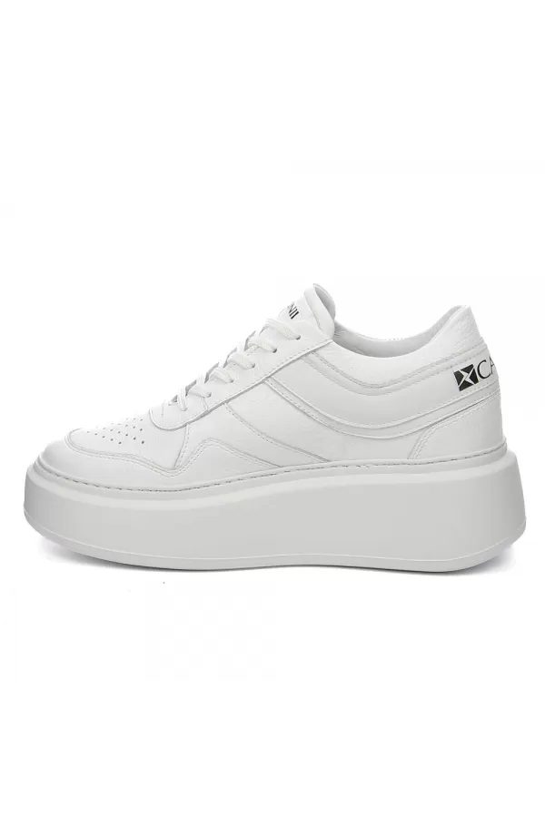 Zobacz Białe sneakersy na platformie CARINII--B9052-I81-L46-000-F69