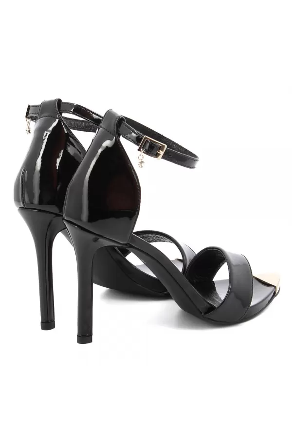 Zobacz Czarne sandały lakierowane na szpilce CARINII--B9083-037-000-000-C17