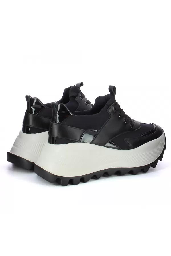 Zobacz Czarne sneakersy na białej platformie CARINII--B9200-E50-037-353-F92