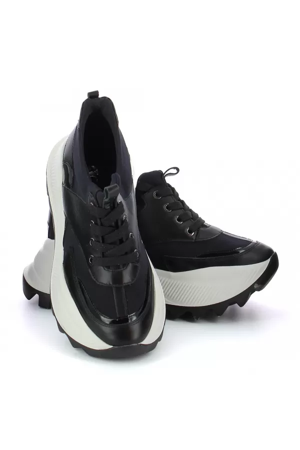 Zobacz Czarne sneakersy na białej platformie CARINII--B9200-E50-037-353-F92