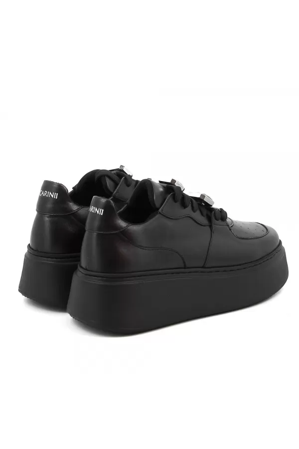 Zobacz Czarne sneakersy na platformie CARINII--B9252-E50-000-000-F69