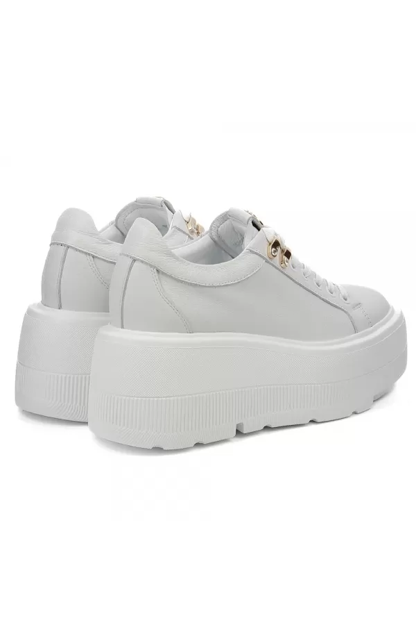 Zobacz Białe sneakersy na platformie CARINII--B9302-I81-000-000-G36