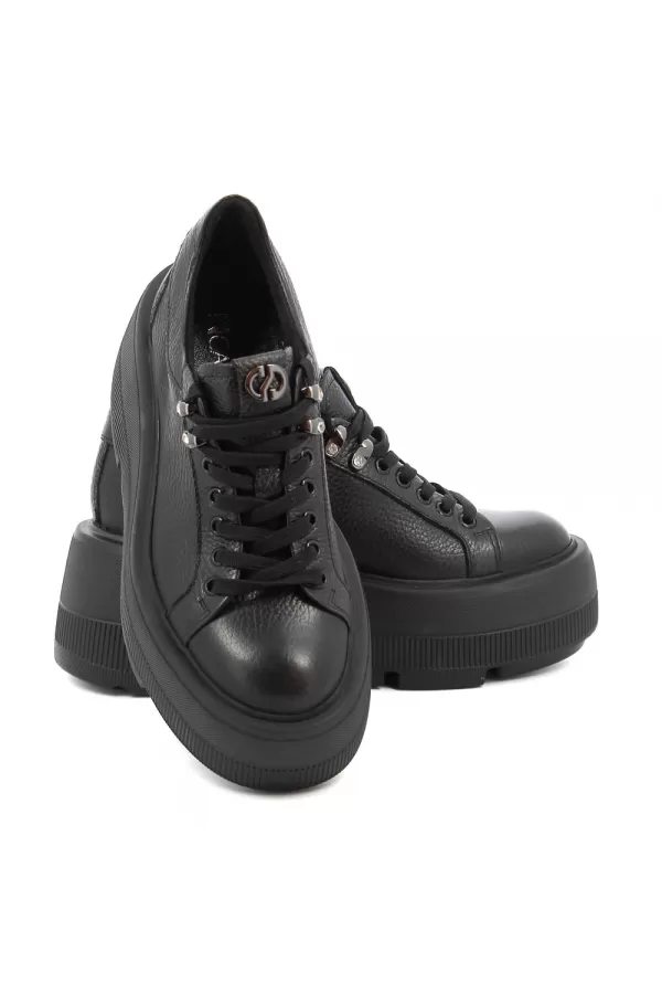 Zobacz Czarne sneakersy na platformie CARINII--B9302-J23-000-000-G36