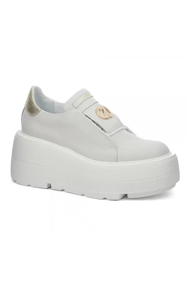Zobacz Białe sneakersy na platformie CARINII--B9340-I81-J25-000-G36