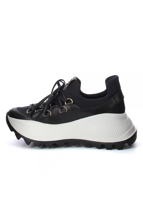 Zobacz Czarne sneakersy na białej platformie CARINII--B9458-E50-000-000-F92