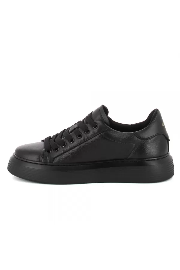 Zobacz Czarne sneakersy damskie CARINII--B9485-J23-000-000-F69