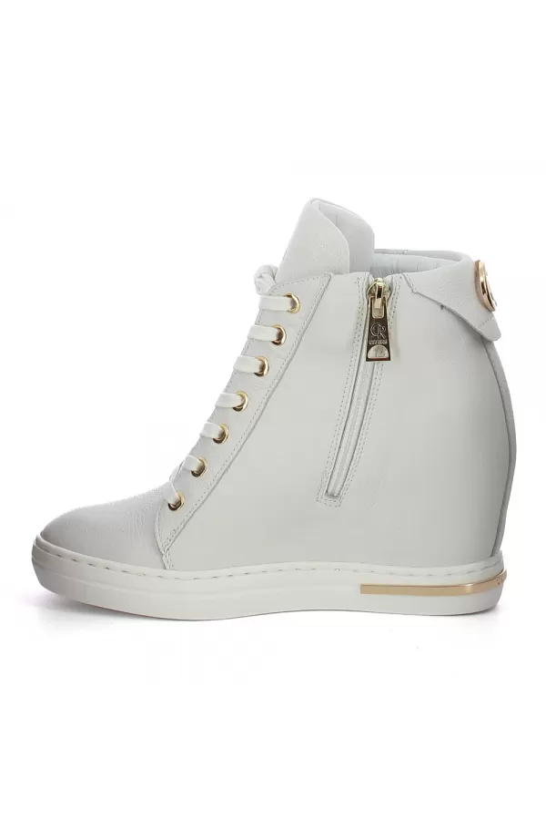 Zobacz Białe sneakersy na koturnie CARINII--B9505-I81-000-000-B88