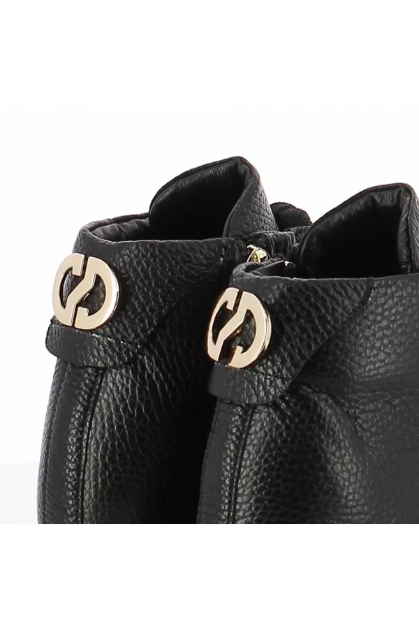 Zobacz Czarne sneakersy na koturnie CARINII--B9505-J23-000-000-B88