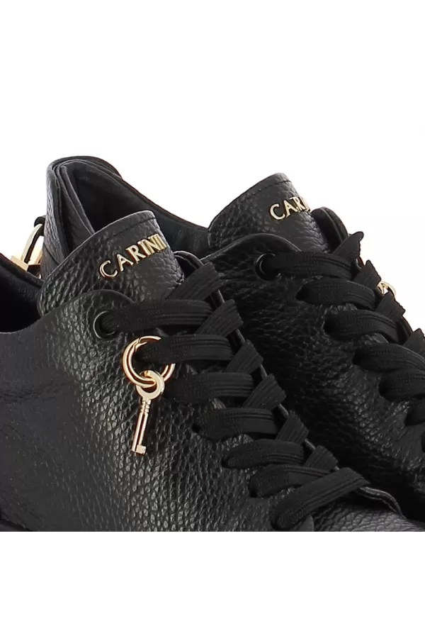 Zobacz Czarne sneakersy skórzane CARINII--B9537-J23-000-000-G53