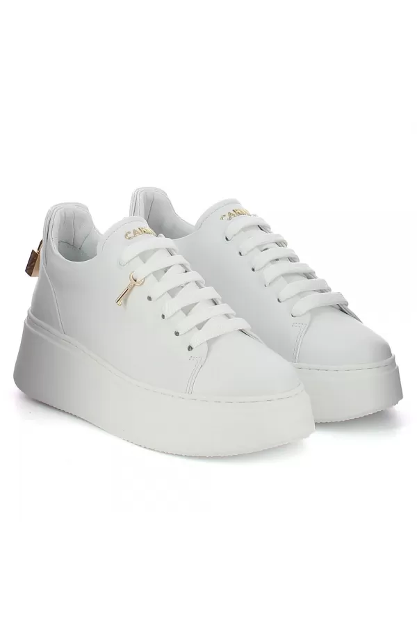 Zobacz Białe sneakersy na platformie CARINII--B9580-L46-000-000-F69