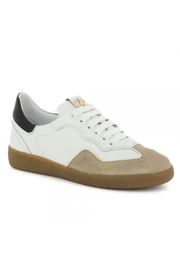 Zobacz Białe sneakersy damskie na płaskiej podeszwie CARINII--B9670-R88-L46-E50-G55