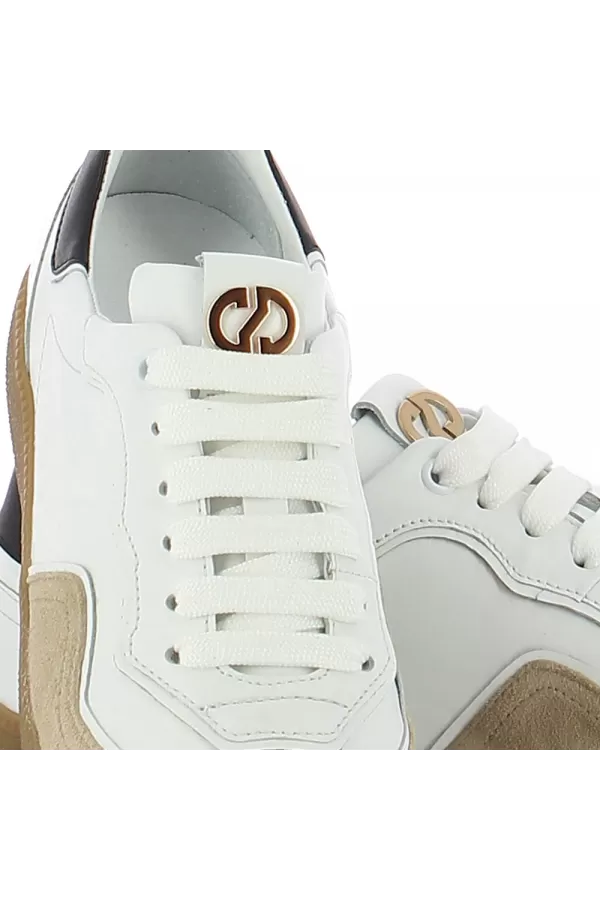 Zobacz Białe sneakersy damskie na płaskiej podeszwie CARINII--B9670-R88-L46-E50-G55