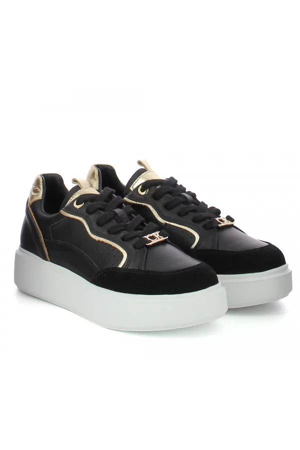 Zobacz Czarne sneakersy na białej platformie CARINII--B9977-353-180-000-000