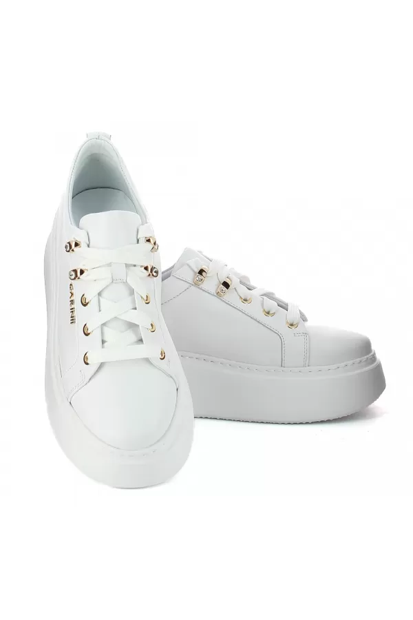 Zobacz Białe skórzane sneakersy CARINII--B8939-L46-000-000-F69