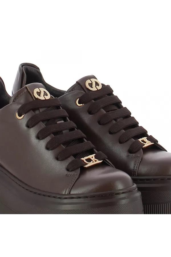 Zobacz Brązowe skórzane  sneakersy  CARINII--B10307-T82-000-000-G36