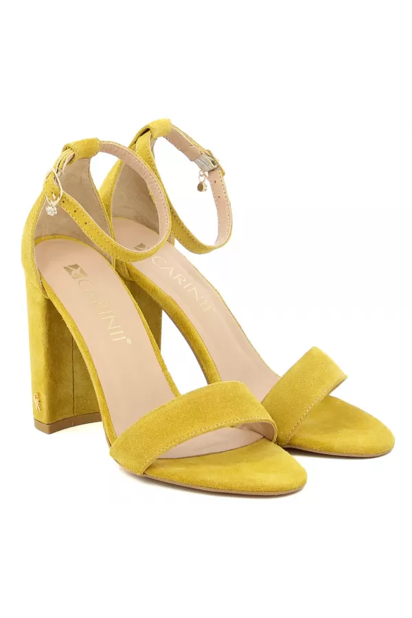 Zobacz Żółte zamszowe sandały CARINII--B8898-505-000-000-F89