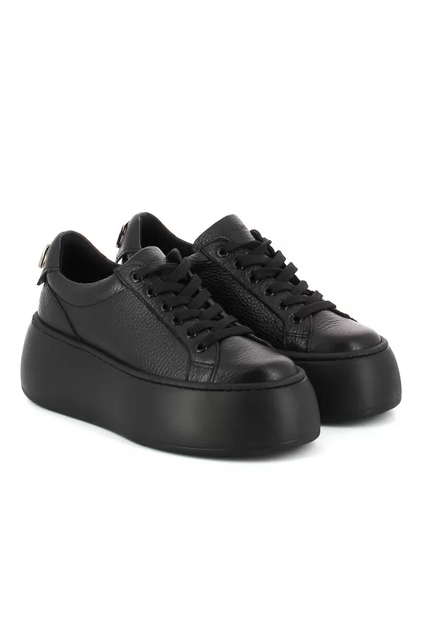 Zobacz Czarne sneakersy skórzane CARINII--B9040-J23-000-000-G23