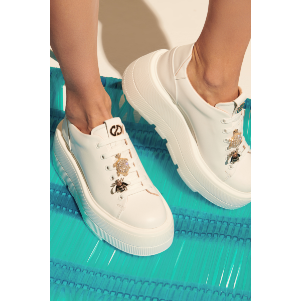 

Białe sneakersy na platformie CARINII B9589-L46-000-000-G36