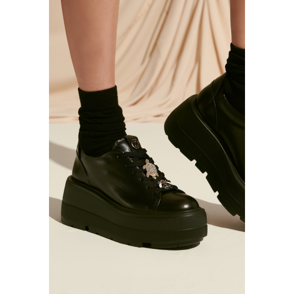 

Czarne sneakersy na platformie CARINII B9589-E50-000-000-G36