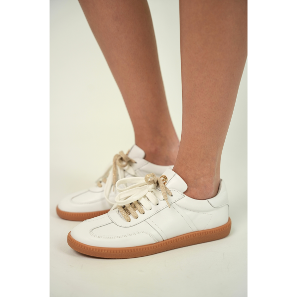 Białe sneakersy skórzane CARINII B10331-L46-000-000-000