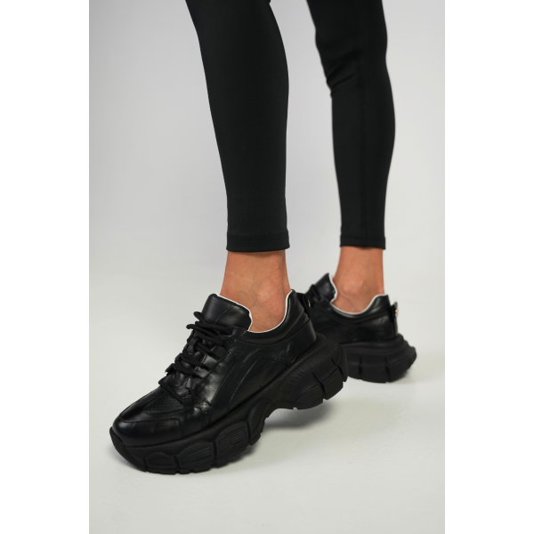 

Czarne sneakersy na platformie CARINII B9978-353-000-000-000