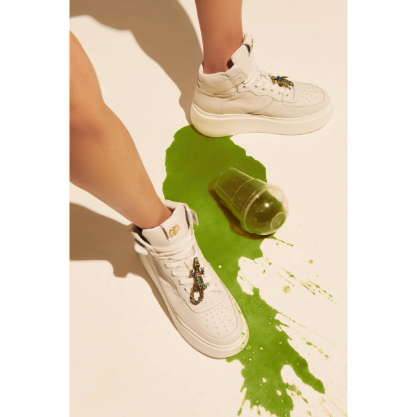 

Białe sneakersy z ozdobami CARINII B9235K-I81-000-000-F75