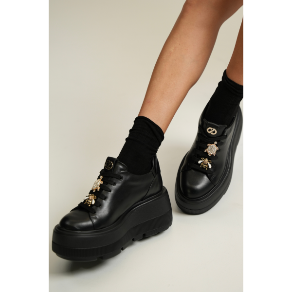 

Czarne sneakersy na platformie CARINII B9589-E50-000-000-G36