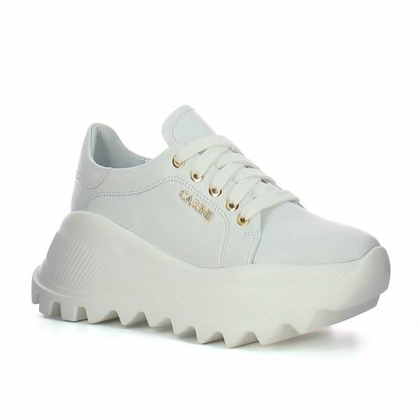 Białe sneakersy na platformie CARINII B9028-L46-000-000-000