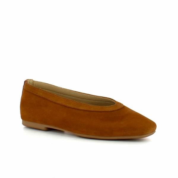 Baleriny zamszowe w kolorze jasnego brązu CARINII B10646-B66-000-000-VN1