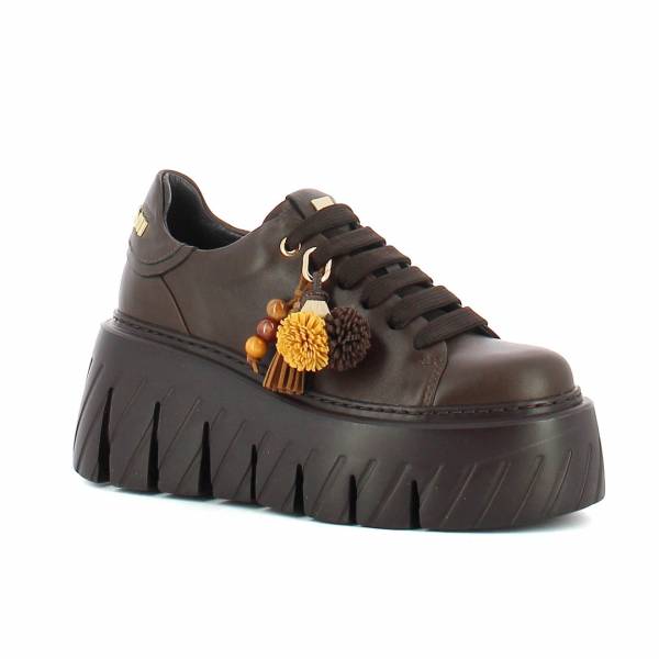 Brązowe sneakersy na platformie CARINII B10722-T82-000-000-G75
