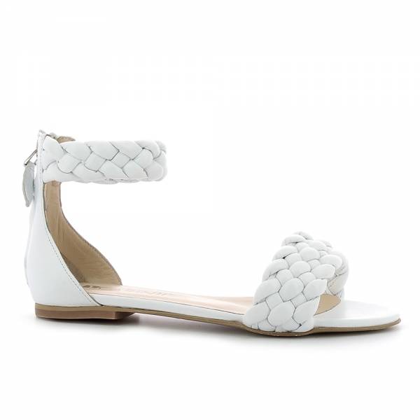 

Białe plecione sandały z zakrytą piętą CARINII B6238-187-000-000-000