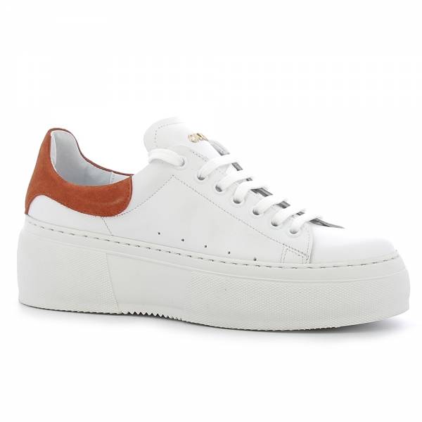 

Białe sneakersy na grubej podeszwie CARINII B8304-L46-270-000-E41
