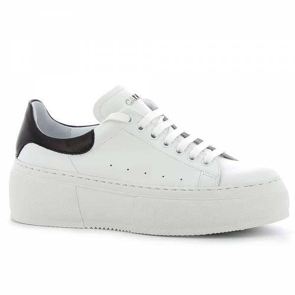 

Białe sneakersy damskie CARINII B8304-L46-E50-000-E41