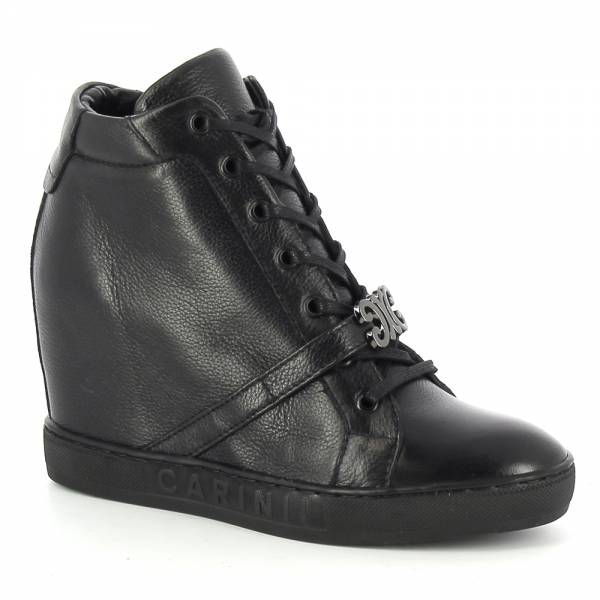

Czarne sneakersy na koturnie CARINII B8773-J23-000-000-B88
