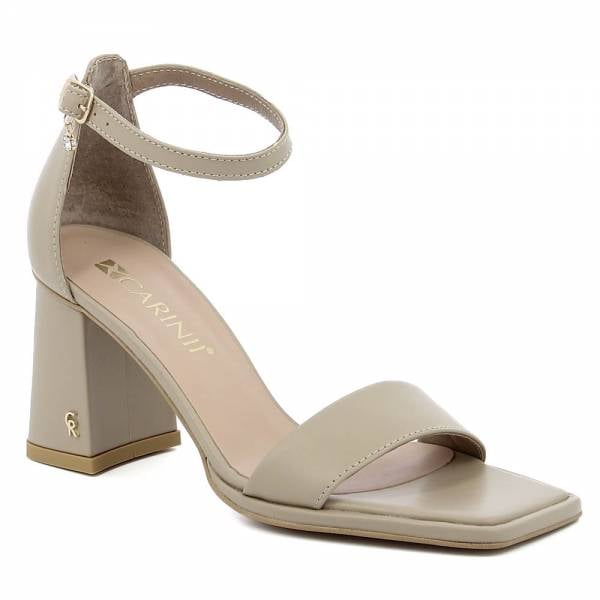 

Beżowe sandały damskie CARINII B8836-R94-000-000-F82