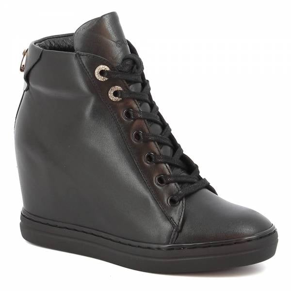 

Czarne sneakersy na koturnie CARINII B9273-E50-000-000-B88