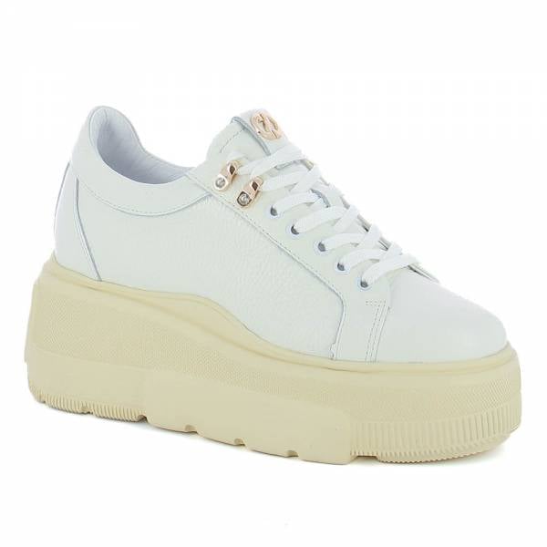 

Białe sneakersy na platformie CARINII B9302N-I81-000-000-G07